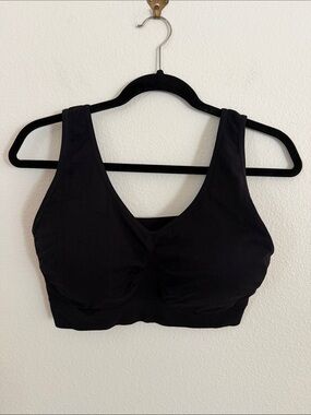 Everyday Black Wireless Support Sports Bra